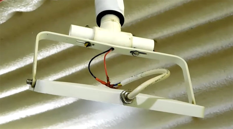LED -prožektori ühendamine tavalise hoidjaga: materjalid, adapteri valmistamine