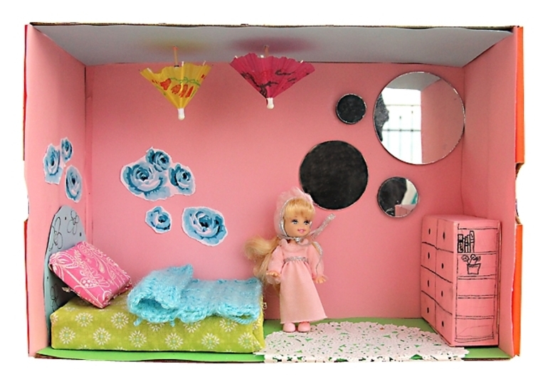 בית בובות עם הידות: ייצור בתי צעצוע ותיבות עץ לבוד