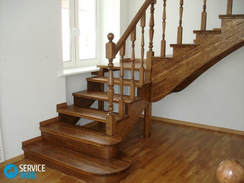 איך לצייר מדרגות עץ בבית בקומה השנייה?