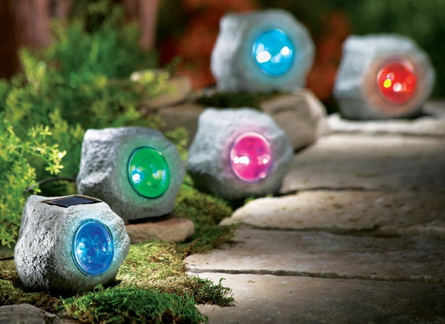 Lampade a forma di pietre con vetri multicolori