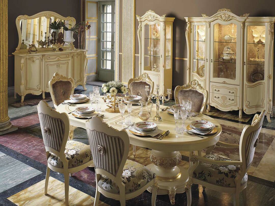 Tisch und Stühle für Wohnzimmerklassiker