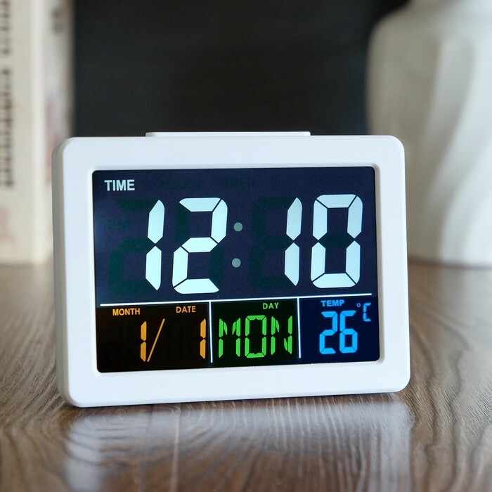 Elektronischer Wecker mit Kalender und Thermometer, weiß, 13x10x4,5 cm 3aaa