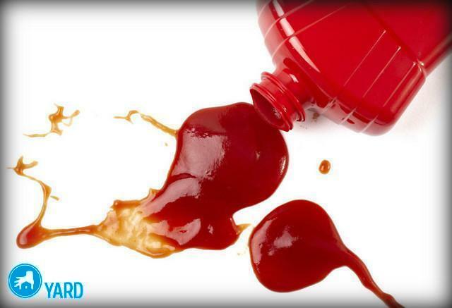 Hvordan fjerne en flekk på hvit fra ketchup?