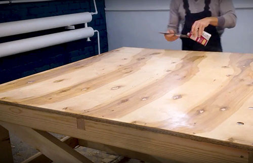 Ako postaviť pracovný stôl vlastnými rukami bez ďalších nákladov