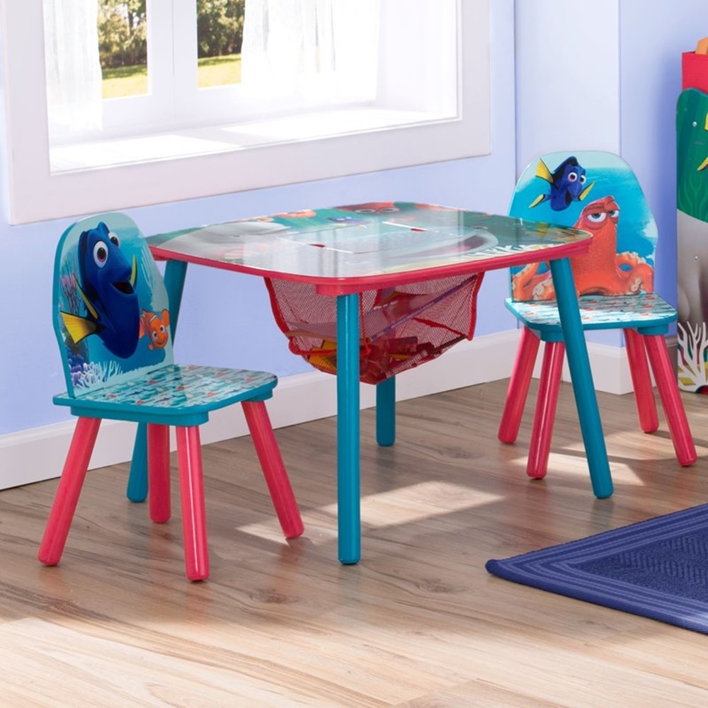 otroška miza in stoli