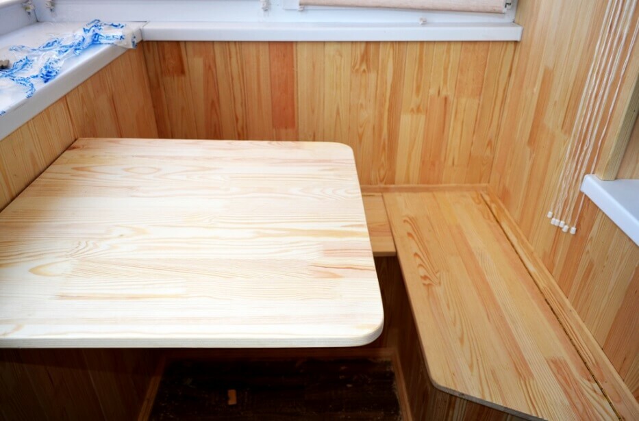שולחן מתקפל במרפסת: סוגים שונים בפנים החדר, תמונות עיצוב