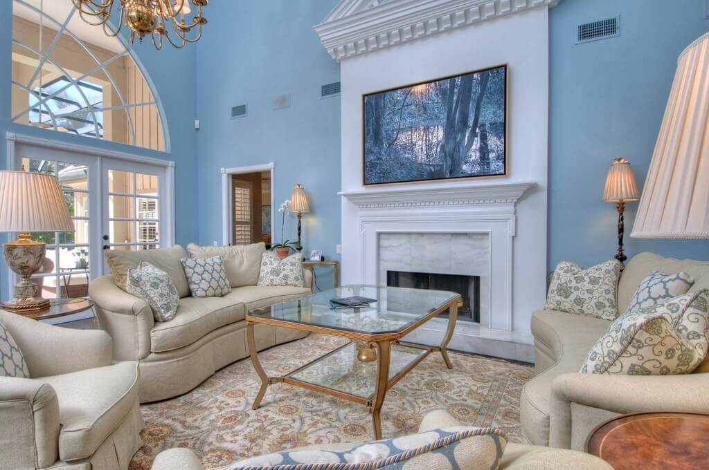 interiér obývačky v modrých tónoch