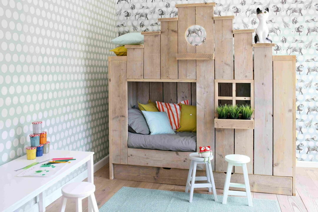 Baby cot house: with a roof, for girls and other examples, design photo