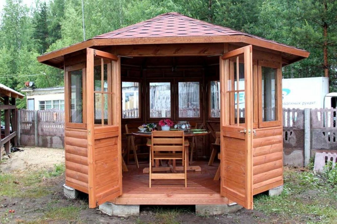 Runder Pavillon für eine Sommerresidenz: Holz, mit Kuppel, schöne Möglichkeiten für eine Rotunde