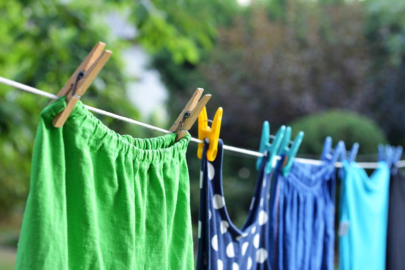 Ako skladovať prikrývky a vankúše: praktické tipy, príručka pre ženy v domácnosti