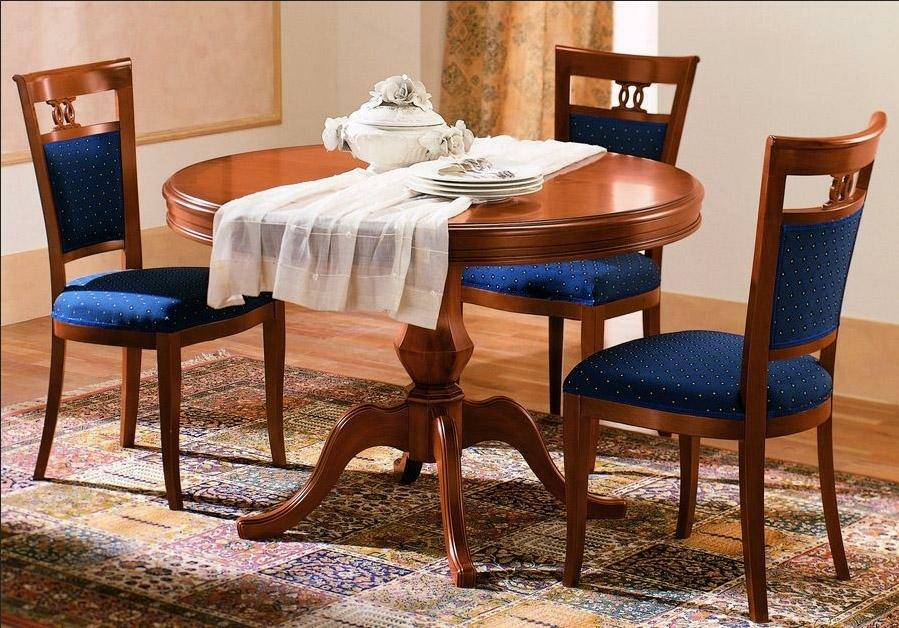 Tisch und Stühle für Wohnzimmerklassiker