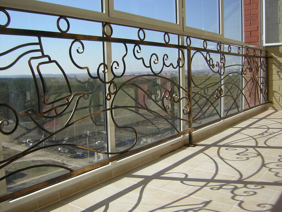 Prantsuse akendega lodžal sepistatud piirded