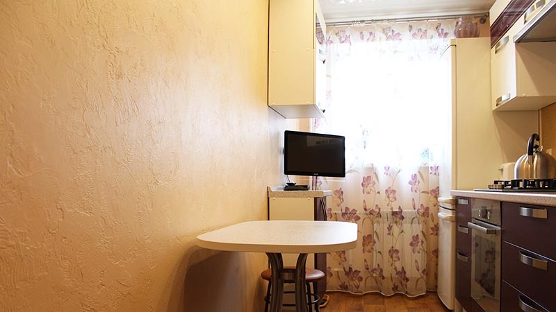 Keuken op een oppervlakte van 5 m2: hoe een functionele kamer uit te rusten, meubels te plaatsen, lichte zones te verslaan