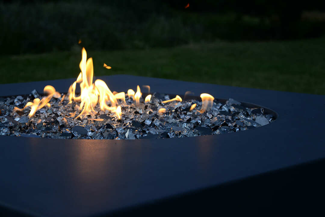 Outdoor gas fireplaces made of concrete - a new trend in site arrangement