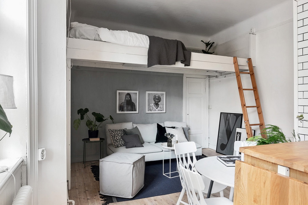 Hochbett in einer Wohnung mit hoher Decke