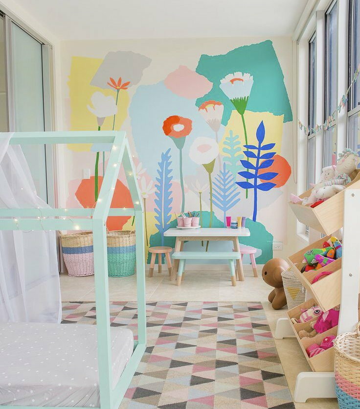 Pobarvanje stene otroške sobe z akrilnimi barvami