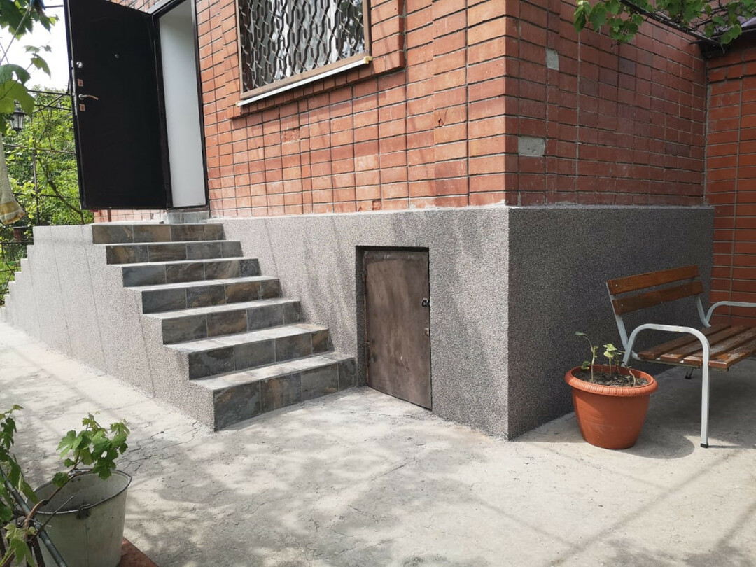 Bilde av etterbehandling av en betongveranda i et privat hus