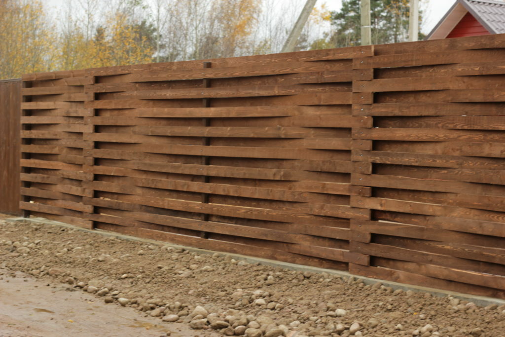 Proutěný plot z borovice