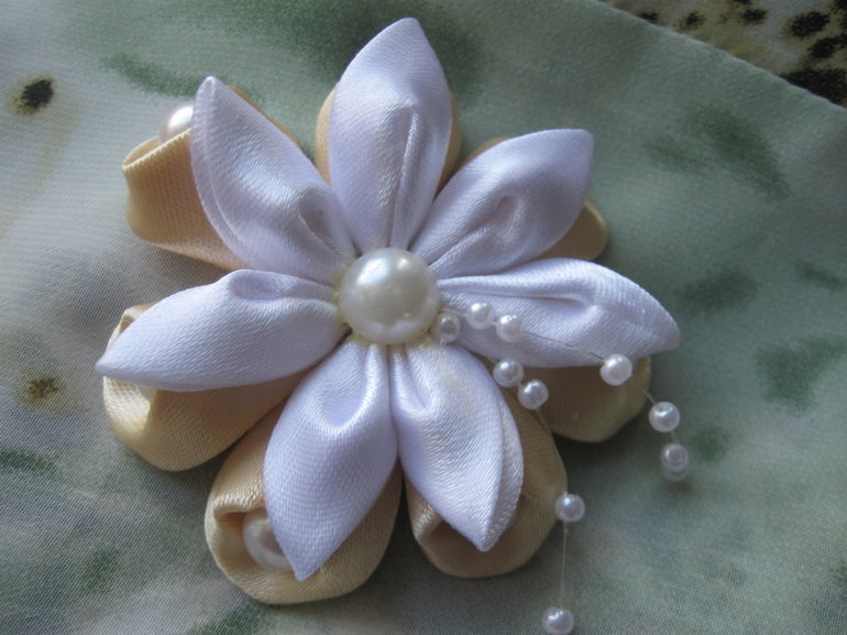 Kanzashi for beginners: basic techniques, workshops for the production of a variety of colors with their own hands