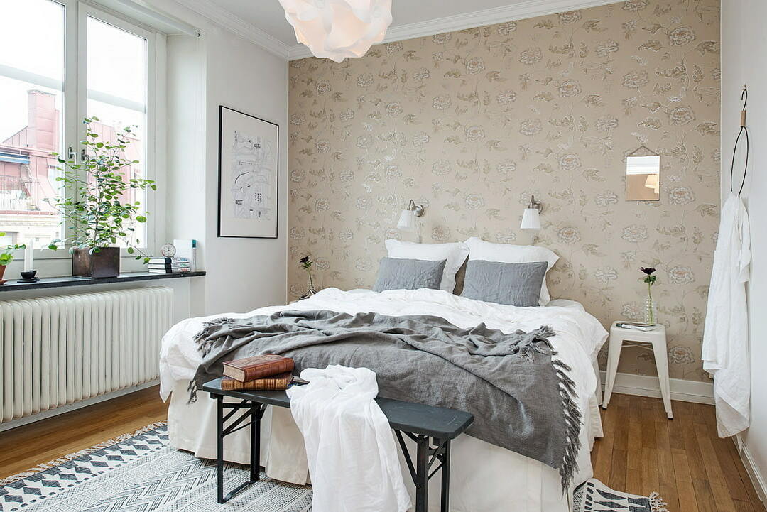 Elegir un color de papel tapiz para un interior escandinavo.