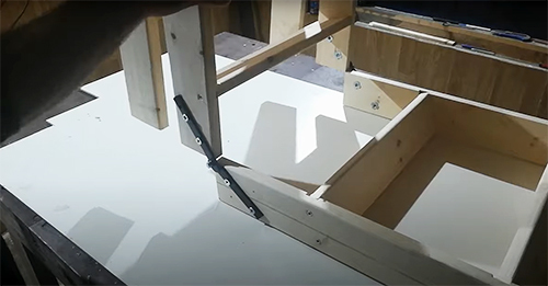 Welche Leiter zum Dachboden lässt sich leicht mit eigenen Händen machen: Ideen und Projekte