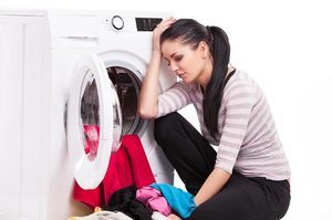 Wie wird man in der Waschmaschine der Geruch befreien: Mittel und Wege