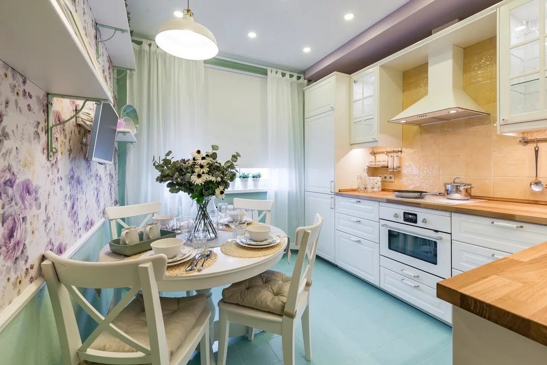 Keuken 12 m² in Provençaalse stijl