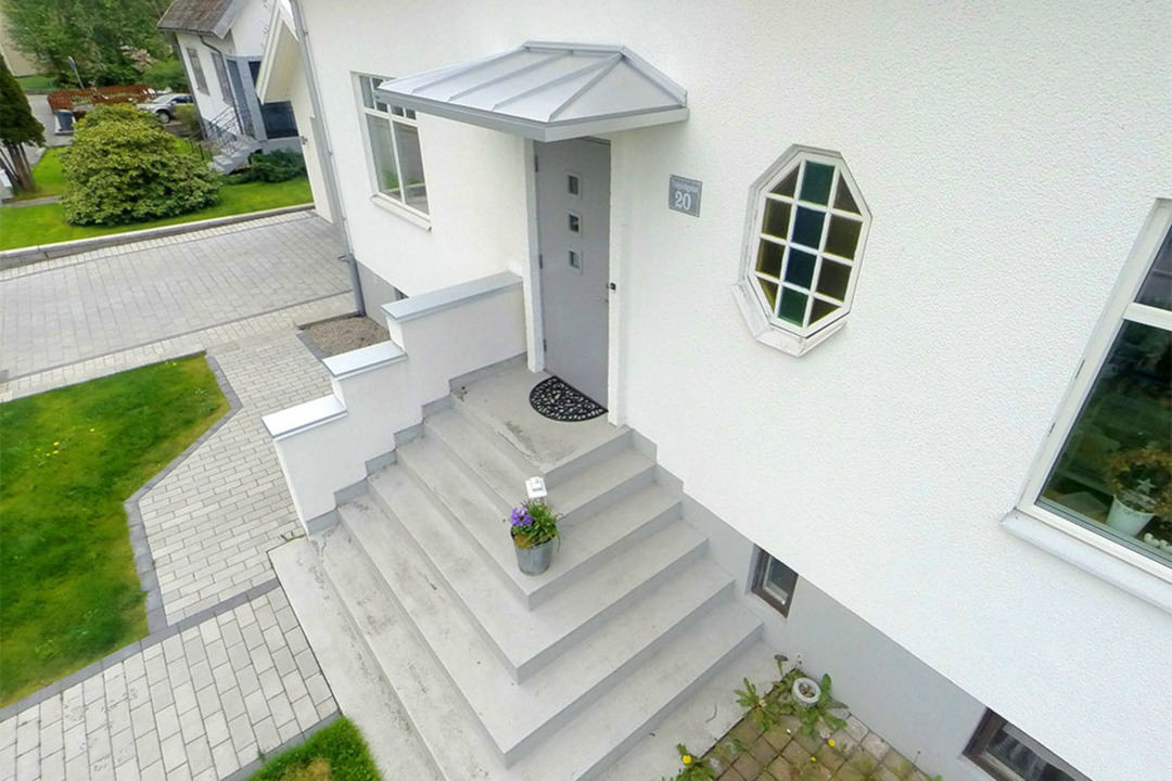 Fotografija zaključka betonske verande v zasebni hiši