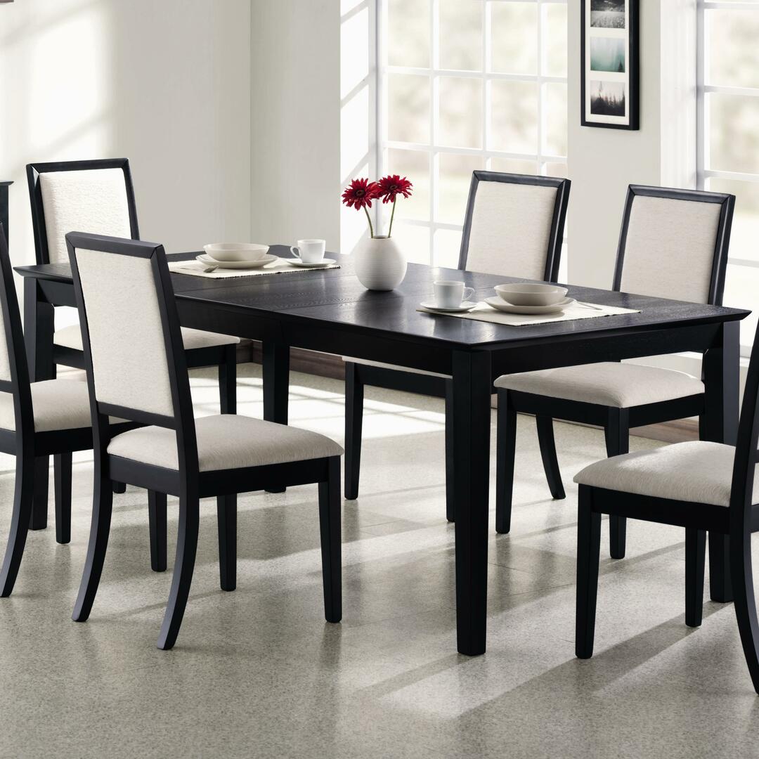 Tisch und Stühle für Wohnzimmerfoto