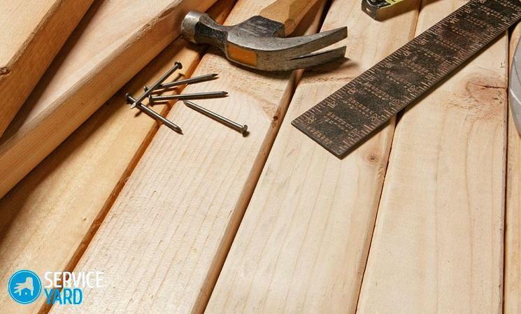 Come rimuovere lo scricchiolio di un pavimento in legno nell'appartamento?