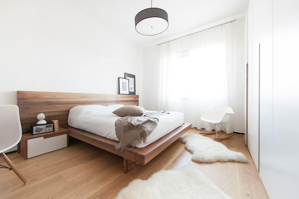 השימוש בעץ מלא בעיצוב חדר השינה