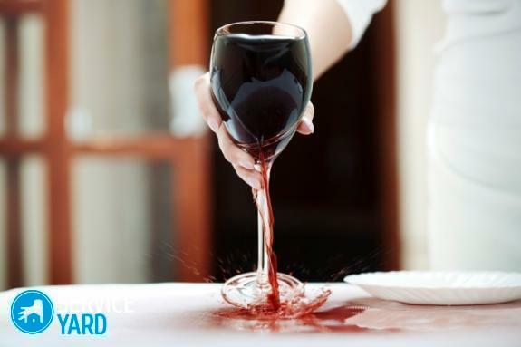 Beyaz üzerine kırmızı bir şaraptan leke nasıl kaldırılır?
