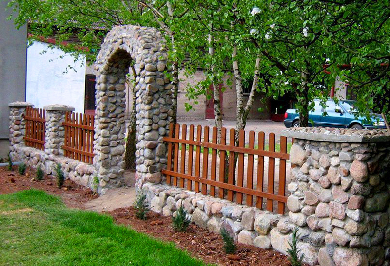 Bruchsteinmauerwerk eignet sich hervorragend für mittelgroße Steine