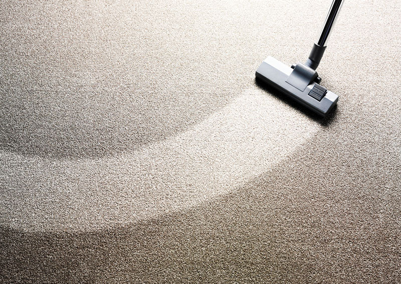 Feststellen, dass der einst schöne Teppich zu stumpf und schmutzig geworden ist und einfaches Bürsten nicht mehr ist hilft, verwenden Sie einen Teppich-Tiefenreiniger oder nutzen Sie die Dienste Reinigungsfirma