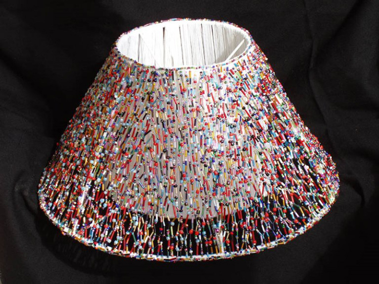 Perlen schön aussehen auf die Lampe, wenn leuchtet svetFOTO: stroy-okey.ru